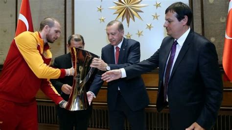 G­a­l­a­t­a­s­a­r­a­y­l­ı­ ­b­a­s­k­e­t­ç­i­l­e­r­d­e­n­ ­E­r­d­o­ğ­a­n­­a­ ­z­i­y­a­r­e­t­